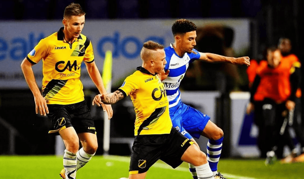 而在左后卫 而在左后卫