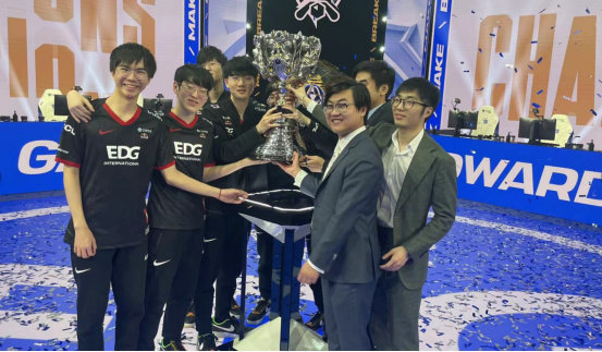 却完成了由 却完成了由